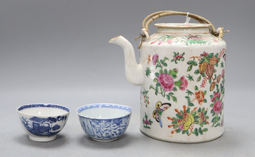 A Chinese famille rose teapot, height 15cm and two blue and white teabowls